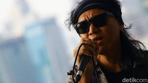 Anggotanya berjumlah 7 orang yaitu steven n. S6nx 5flowzjum