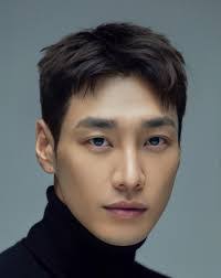 Kim Kwang's Instagram, Twitter & Facebook