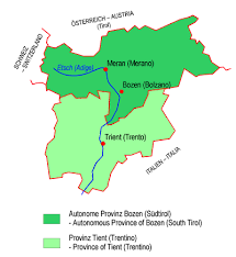 Online bestellen und bei den genuss partnern einlösen. Trient Sudtirol Flagge In Lexikon Und Shop