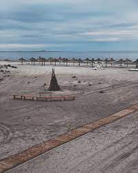 Plaja privată a hotelului se află la 50 de metri. Pin Pa Delta La Sulina