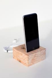 Diy handy halterung selber bauen.wie bastel man eine gute smartphone & tablet halterung aus holz selbst ? Holz Dockingstation Ladestation Fur Das Iphone 5 6 Iphone Ladestation Dockingstation Ipad Halterung