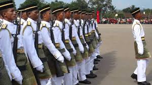 Peluang kerjaya dalam tentera udara, pengambilan perajurit muda (pjm) udara lelaki siri 64/2021 kini dibuka kepada seluruh rakyat malaysia yang berkelayakan dan menepati syarat yang telah ditetapkan serta berminat untuk menceburi profesion ketenteraan. Perbarisan Tamat Latihan Perajurit Muda Lelaki Pengambilan 168 10 Dan Wanita 30 10 9 Okt 2010 Youtube