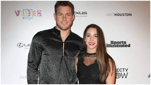 American gymnast aly raisman was doing a video segment on how to date her when raiders te colton underwood made his move, and succeeded! Aly Raisman Colton Underwood S Relationship Heavy Com