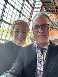 Roslyn Gibson's Instagram, Twitter & Facebook