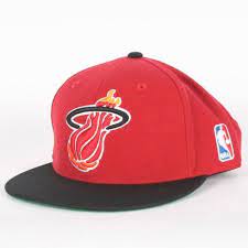 Miami Heat Mitchell Ness Xl Vintage Logo 2 Tone Fitted Hat Mitchell Ness 21 77 Basketball Equipment Sports Equipment Fitted Hats