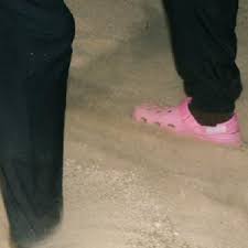 The brand has giveaways set across the world, including in new york, los angeles. Post Malone Crocs Delivery Select Areas Vonbeau