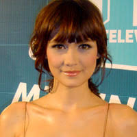 Cinta Luna Maya Bersemi di Toko Buku