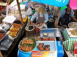 Roti canai dia pun lembut tapi tak silap aku roti canai kosong harga dia 20 bhat. Thailand Saya Kini Dulu Dan Selamanya