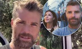 Btw, paleo diet is not a fad diet, just ask pete. Mystery Surrounds Pete Evans Marriage To Wife Nicola Robinson Daily Mail Online