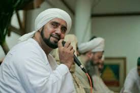 Habib syech bin abdul qodir assegaf solo bermula dari shimt ad durar majalahlangitan com. Foto Habib Syech Dan Istrinya