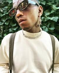 i walk around like i'm the shit.... i think that it's a force of habit 📸:  @threepete