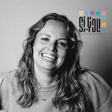 FOAM SOAP, LEUK!! Een tip van Tamara Pieters (de foto is ook van haar  post). Ze vond deze kneedzeep bij de Action. Hij kost nog geen €1 en staat  bij bad- en