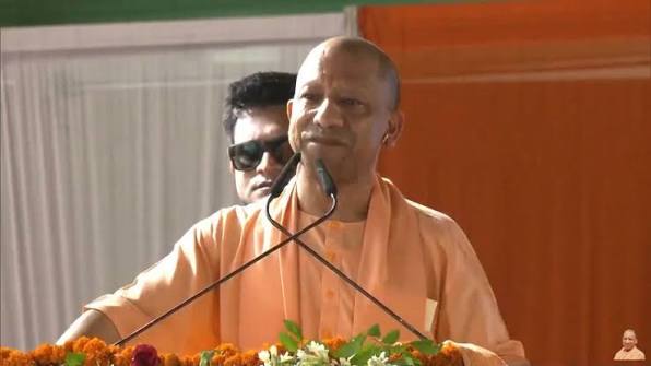 आज जब कोई धमकी देता है कि दंगा करवा देंगे तो मैं कहता हूं-, आओ बच्चू, मैं  तुम्हें दंगा कराना सिखा देता हूं कि कैसे दंगा होता है... | MYogiAdityanath  | Facebook