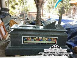 Memasang batu nisan adalah salah satu solusi agar makam alm atau almh tercinta tidak hilang tertimbun makam baru. Model Kuburan Orang Eropa Makam Marmer Granit Model Eropa Model Makam Marmer Eropa Serba Aneka Kerajinan Marmer Tulungagung Serba Aneka Kerajinan Marmer Tulungagung