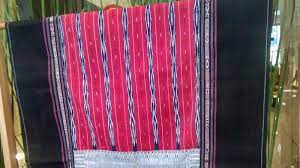 Ulos merupakan pakaian adat yang berasal dari. Mengenal Ulos Dari Suku Batak Sumatera Utara Ragam Dan Kegunaan Dalam Tradisi Warta Kota