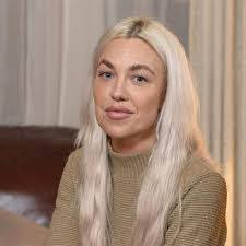 Helen Grimshaw's Instagram, Twitter & Facebook