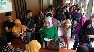 Cara ini setidaknya cukup membantu bagi para pembeli kendaraan. Pemutihan Bpkb Hari Terakhir Di Jatim Pegawai Samsat Dilarang Libur Serta Wajib Selfie Di Kantor Surya Malang