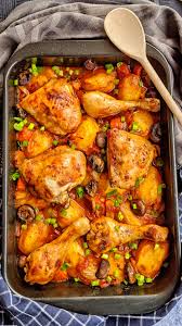 Ofen Hahnchen Mit Kartoffeln Und Gemuse In Tomatensosse Instakoch De Rezept Hahnchen Backofen Hahnchen Rezepte