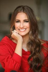 Lisa Lubert's Instagram, Twitter & Facebook