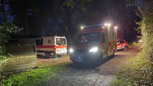 Geparktes auto beschädigt und geflüchtet. Passanten Entdecken Leiche In Waldsee In Kirchdorf Am Inn Bayern