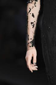 Pin By Merve Cakmak On Feyre Archeron Aesthetic A Court Of Mist And Fury Monique Lhuillier Monique