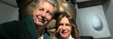 Napoli, brindisi nell'atelier di Lello Esposito per gli auguri di Mariano e  Adele