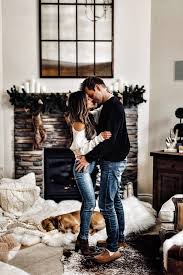 Pin By Katura On P H O T O I N S P O Christmas Couple Pictures Home Photo Shoots Christmas Photoshoot