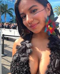 Helena Gualinga (Shawn Mendes' new gf) : r/VindictaRateCelebs