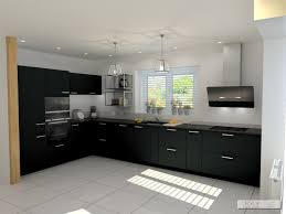 Une cuisine moderne noir mat avec le matériau fénix qui laisse moins de trace que les autres matériaux noir mat. Cuisine Elegante Laquee Noir Mat Par Joly Agencement