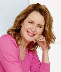 Donna Calder's Instagram, Twitter & Facebook