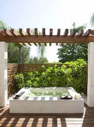 outdoor bathing bliss the style files bains en plein air salles de bains exterieures jacuzzi jardin