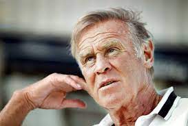He also represented sweden in football as well as golf and became swedish champion in waterskiing. Sven Tumba Dod Aftonbladet