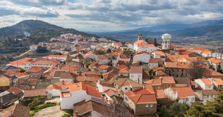 Em que distrito de Portugal se localiza Belmonte?