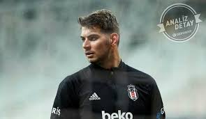 Survivor seçmeleri öncesi verdiği röportajda, 9 yaşından bu yana futbol oynadığını ve üçüz kardeş olduklarını belirten berkay yuvakuran, bir kardeşinin fitness ile ilgilendiğini, diğer kardeşi utku yuvakuran'ın ise beşiktaş'ta oynadığını söylüyor. Besiktas Ta Utku Yuvakuran Ilk Kez Super Lig De Bir Macta Gol Yemedi Besiktas Taki Kariyeri Ajansspor Com