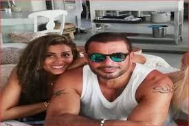عمرو دياب دينا الشربيني وعمرو يوسف من كواليس عشم إبليس الصورة التي جمعت عمرو دياب بخمس فتيات تتوسطهنّ فتاة ترتدي فستانًا باللون. Ø¹Ù…Ø± Ø¯ÙŠÙ†Ø§ Ø§Ù„Ø´Ø±Ø¨ÙŠÙ†ÙŠ ÙƒÙ†Ø¬ ÙƒÙˆÙ†Ø¬