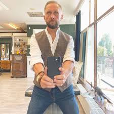 His birthday, what he did before fame, his family life, fun trivia facts, popularity rankings, and more. Kamil Durczok Nie Zaplacil Choremu Na Raka Pracownikowi