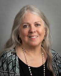 Leslie Hankins's Instagram, Twitter & Facebook