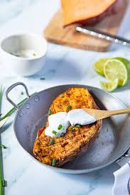 Patates Douces Roties Au Four Sauce Creme Coco Recette En 2020 Recette A Base De Legumes Recette Patate Douce Recettes Minceur