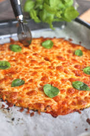 Eine Gute Alternative Zu Einer Teigpizza Ist Diese Zucchini Pizza Schmeckt Richtig Gut Rezepte Lebensmittel Mit Wenig Kohenhydrate Low Carb Abendessen Rezepte