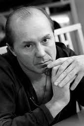 Ворвавшись в театр и кинематограф стремительно и рьяно, он сразил наповал широкую публику. Andrej Panin Filmy Kinopoisk