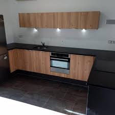 Triple certification iso, nf ameublement, nf environnement, et tous nos bois sont certifiés pefc. Cuisinella Cuisine En Bois Et Noir Facebook