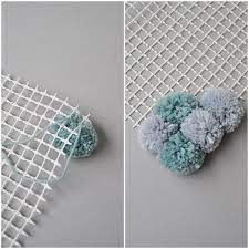 Viele kreative ideen und kostenlose anleitungen zum thema teppich findest du auf handmade kultur. Diy Flauschteppich Aus Pompoms Einfach Selber Machen Smillas Wohngefuhl Diy Blog