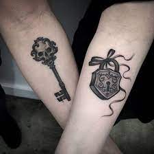 Partner tattoo schlüssel und schloss 144 geniale schlüssel. Key And Lock Matching Tattoo Partner Tattoo Tattoo Ideen Paare Tattoo Design