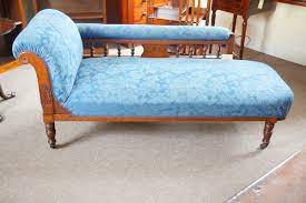 Chaises always have a back and may have one, two or no arms. Edwardian Walnut Chaise Lounge Hingstons Antiques Dealers