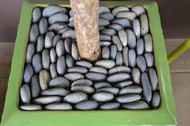 12 Cool Ideas For Using Stones As Decorative Elements In Your Home Synthetic Lawn Stone Decor Garden Containers