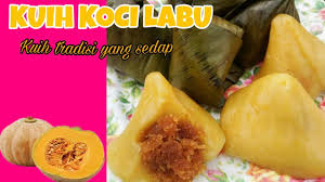 Che nom tidak tambah pewarna dalam masakan kuih ini kerana warna asli labu sudah cukup menyerlah dan cantik. Kuih Koci Labu Kuih Tradisi Yang Sangat Sedap Youtube