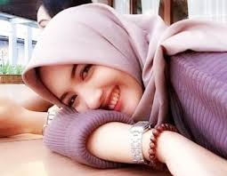 Dia juga seorang yang sensitif dan baik hati. Ini Makna Senyum Seorang Wanita Kepada Pria Opini Lihin