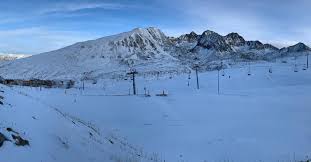 Visites Des Del Port D Envalira Les Pistes Estan Casi A Punt I Vosaltres Pistas Eskiandorra Skiandorra Guiand Guiag Natural Landmarks Landmarks Everest