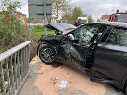 We did not find results for: Unfall In Meiningen Auto Durchbricht Gelander Und Hangt Uber Bruckenrand Meiningen Insudthuringen