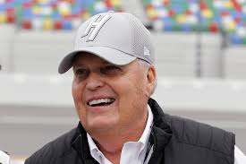 Expect revamped pit crew rules, 'hawkeye' to be talkers in 2018. The Latest Nascar Pit Crew Benched For Positive Covid Tests
